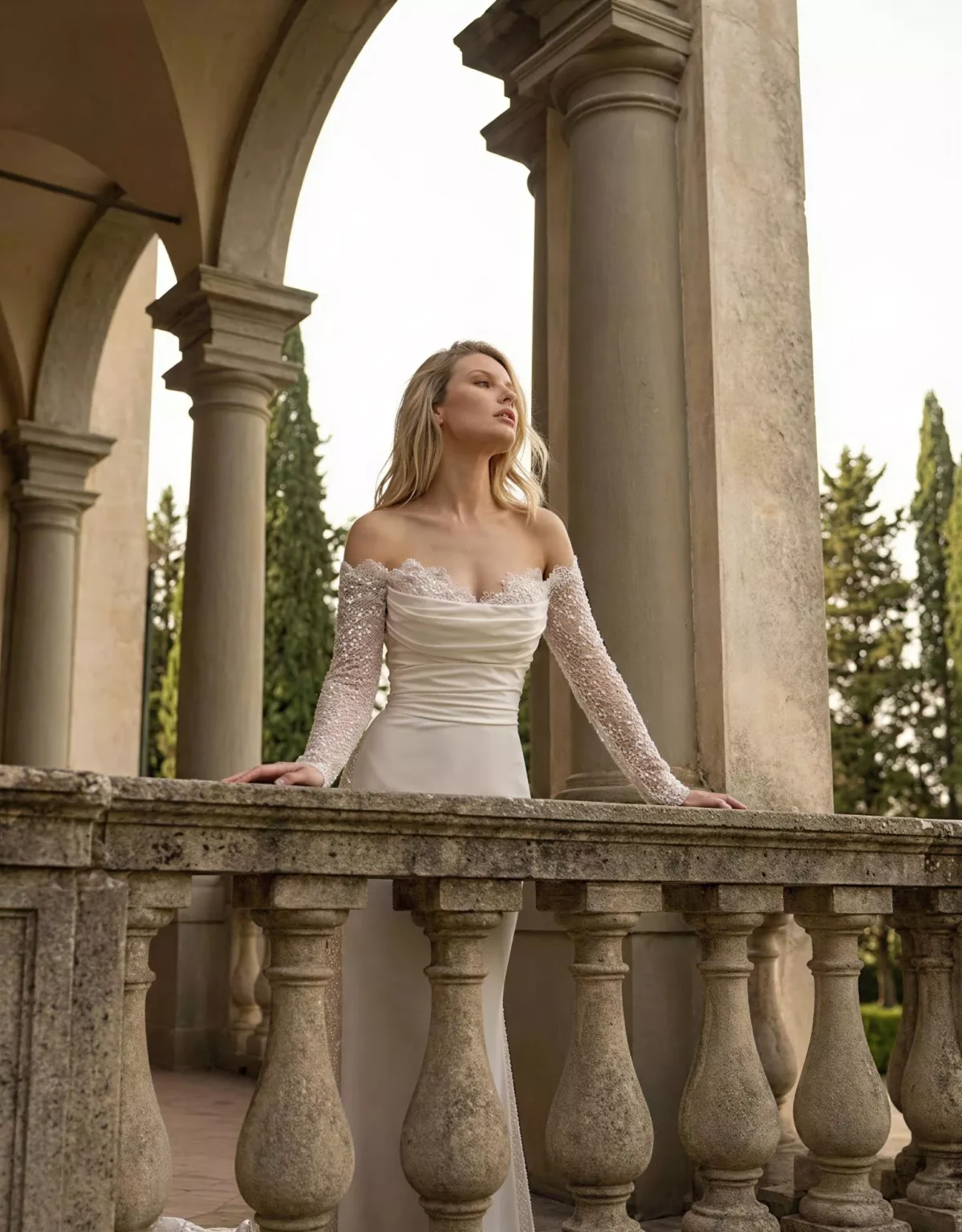 vestido-novia-haeloris-atelierromance-crepé-escotecoazón-espaldaenv-editorial-atelierdebodas