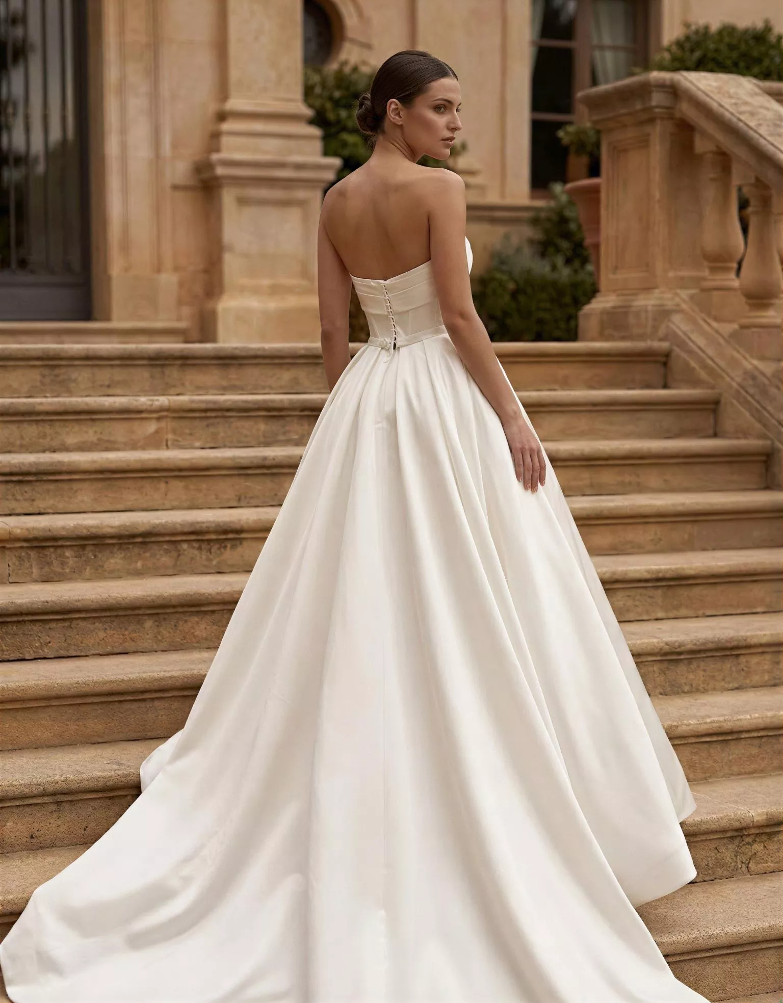 vestido-novia-halia-atelierromance-crepé-escotecorazón-espaldarecta-atelierdebodas