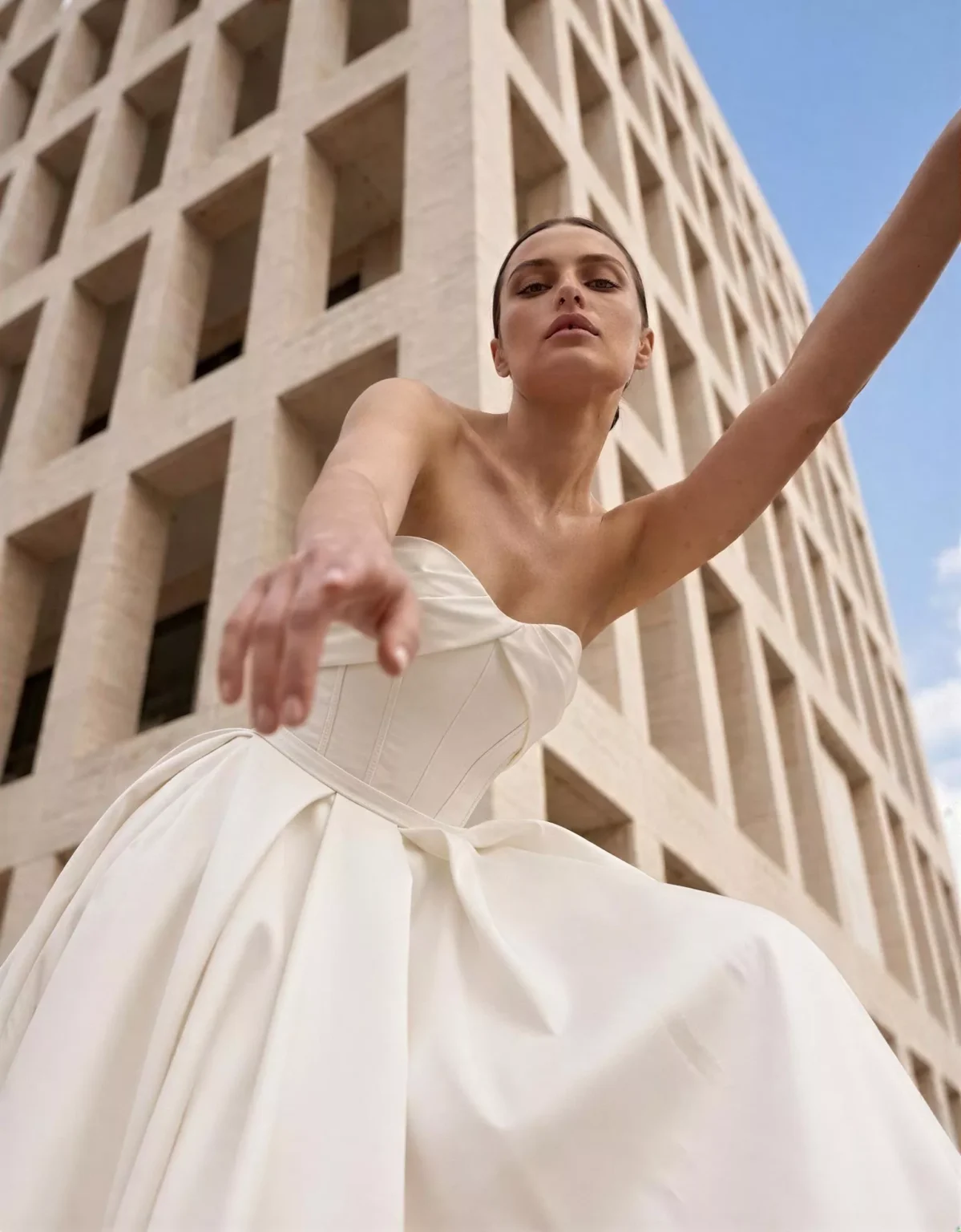 vestido-novia-halia-atelierromance-crepé-escotecorazón-espaldarecta-editorial-atelierdebodas