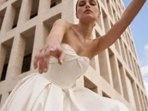 vestido-novia-halia-atelierromance-crepé-escotecorazón-espaldarecta-editorial-atelierdebodas