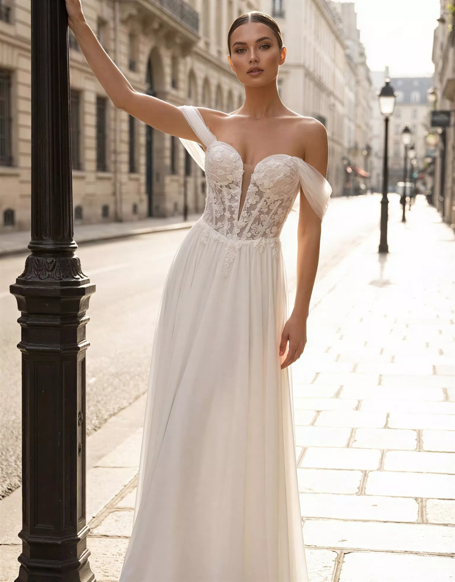 vestido-novia-hannelore-atelieressential-encaje-escoteenv-espaldaenv-frente-atelierdebodas