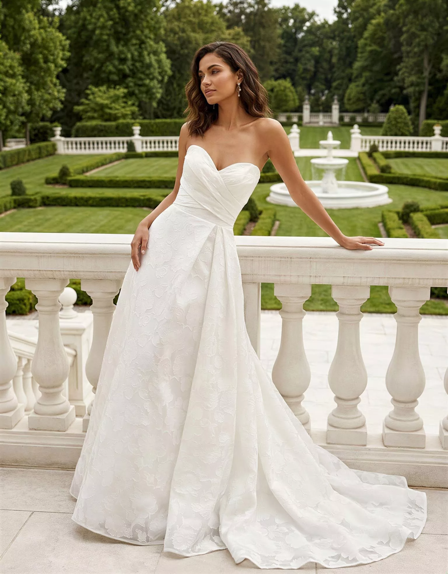 vestido-novia-haviel-atelierboheme-crepé-escotecorazón-espaldaenv-frente-atelierdebodas