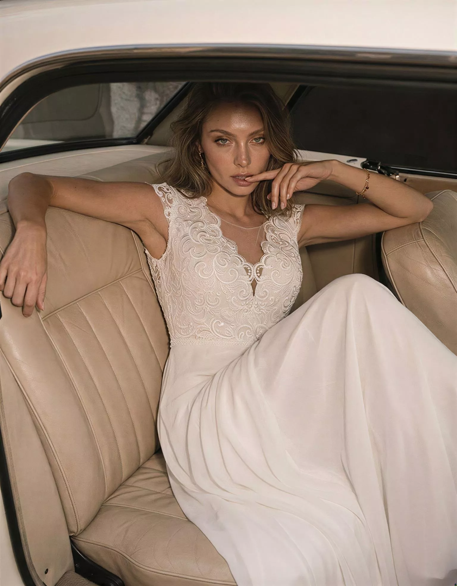 vestido-novia-hawally-atelierromance-encaje-escoteenv-espaldaenv-editorial-atelierdebodas