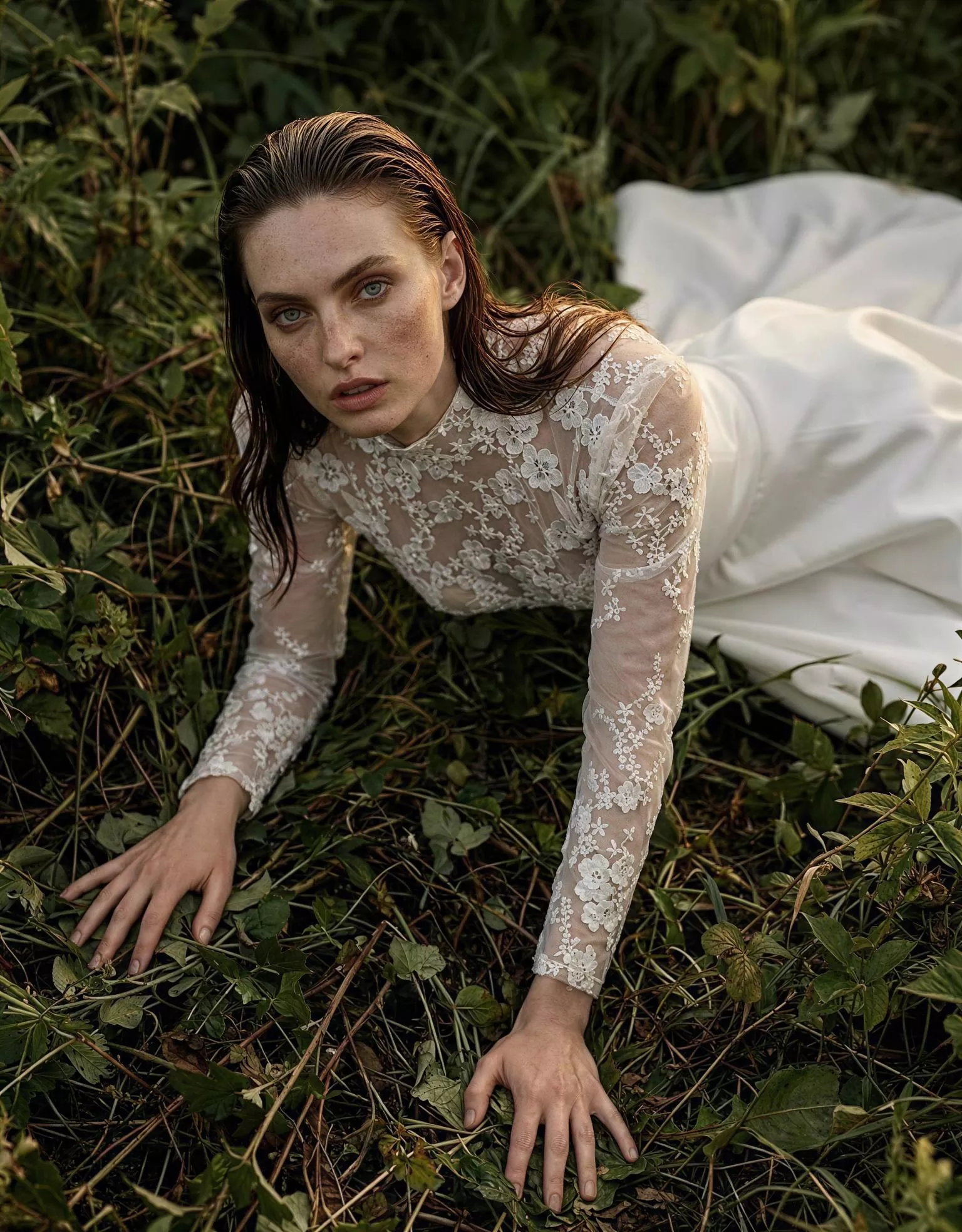 vestido-novia-helsinki-atelierromance-encaje-escotecerrado-espaldacerrada-editorial-atelierdebodas