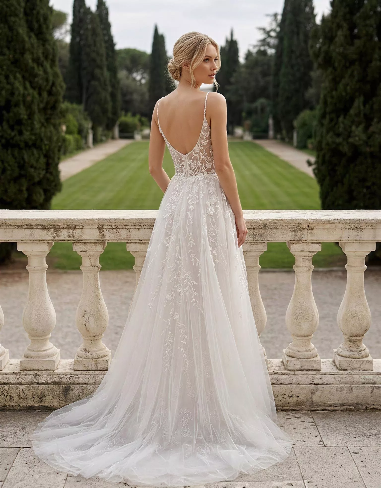 vestido-novia-henrika-atelierboheme-encaje-escoterecto-espaldarecta-atelierdebodas