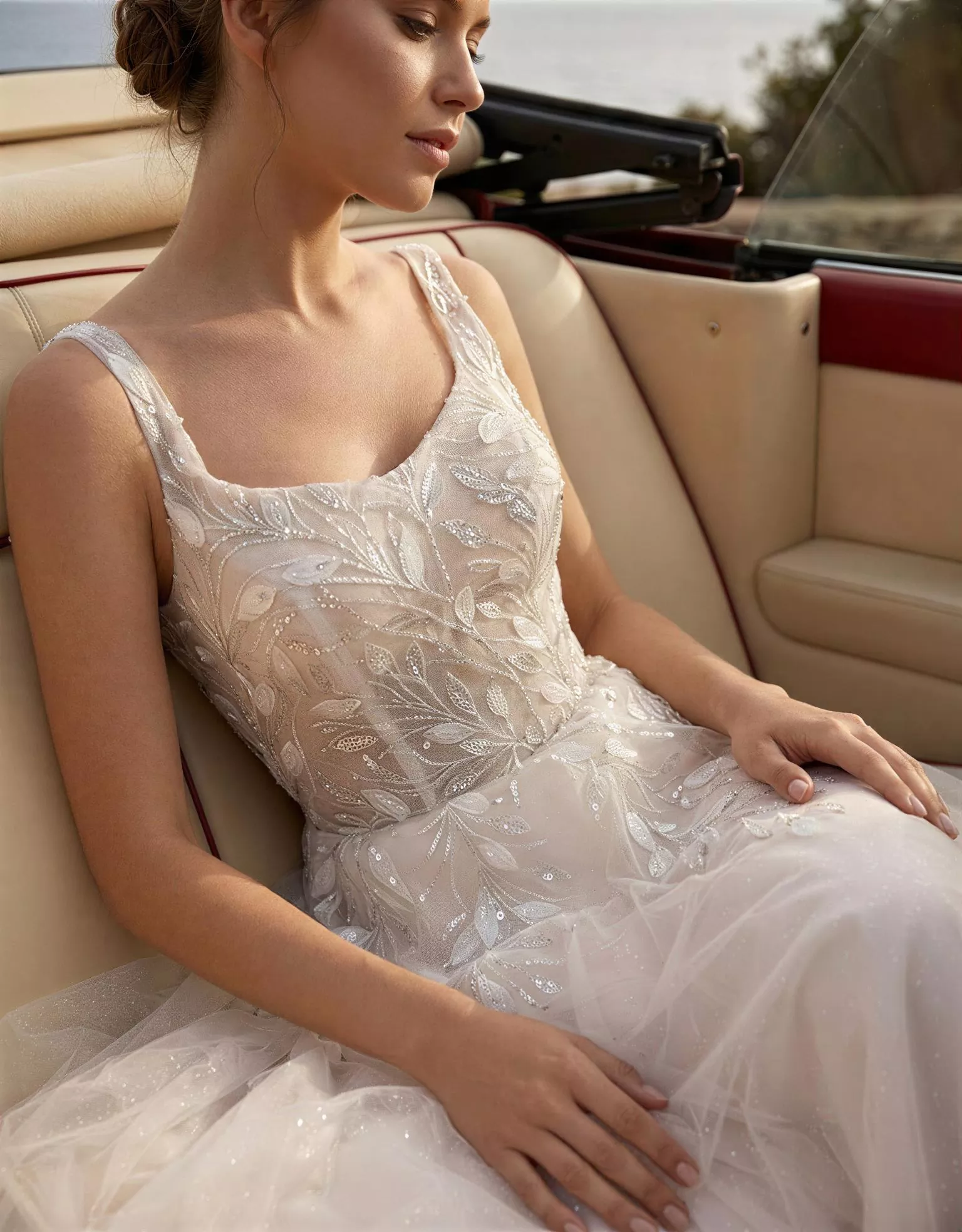 vestido-novia-horta-atelierromance-encaje-escoterecto-espaldaenu-detalle-atelierdebodas