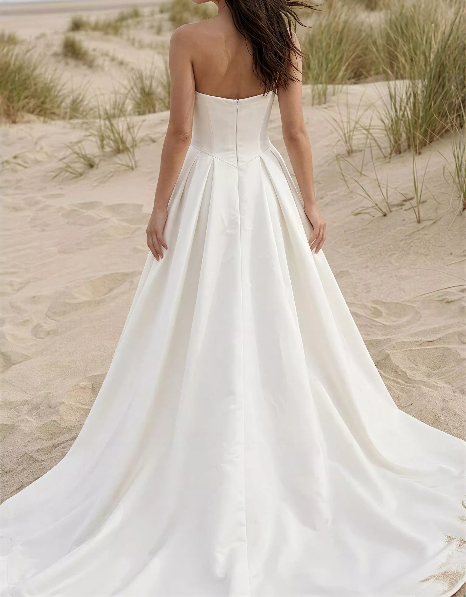 vestido-novia-hymariel-atelierboheme-crepé-escoterecto-espaldarecta-atelierdebodas