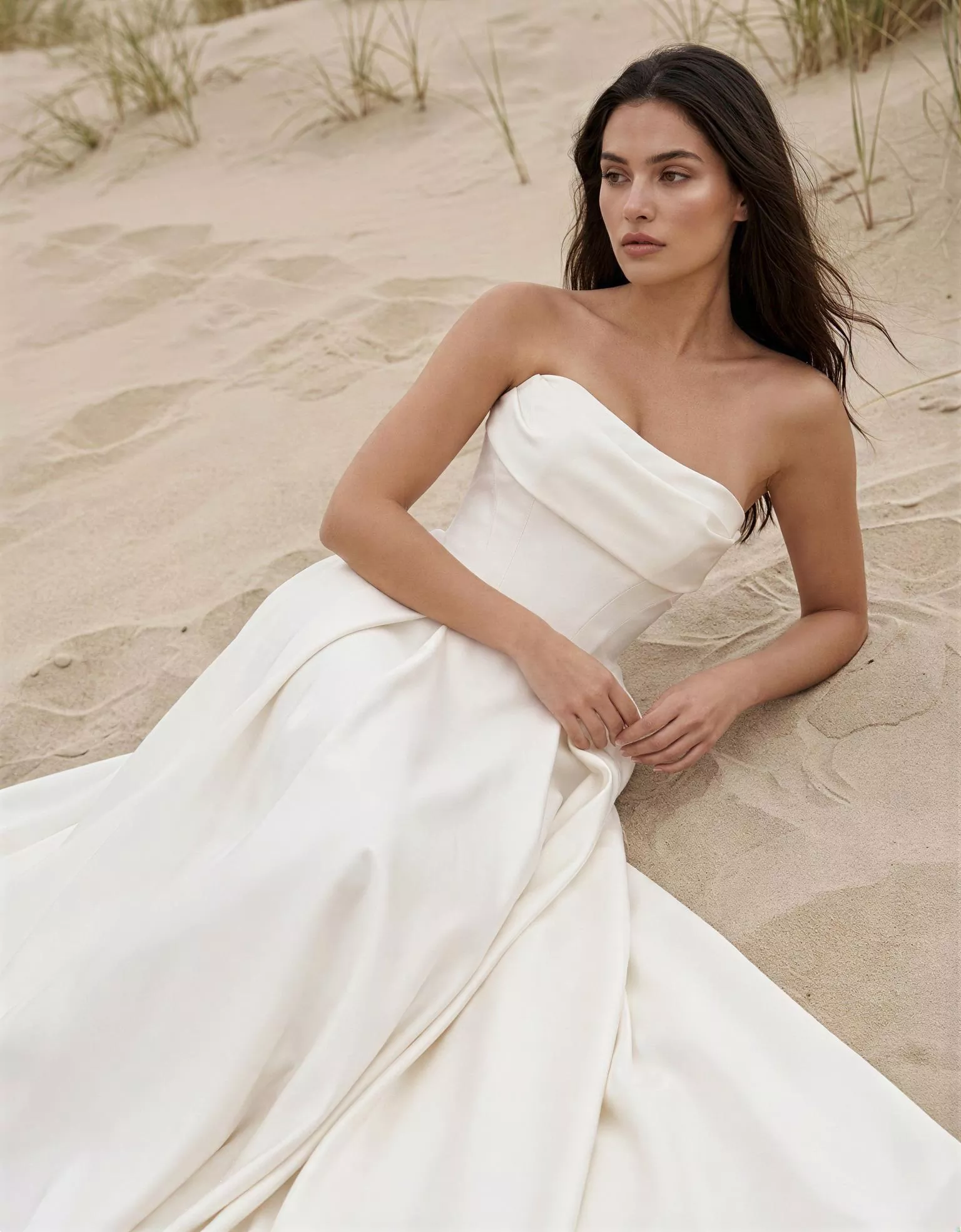 vestido-novia-hymariel-atelierboheme-crepé-escoterecto-espaldarecta-frente-atelierdebodas