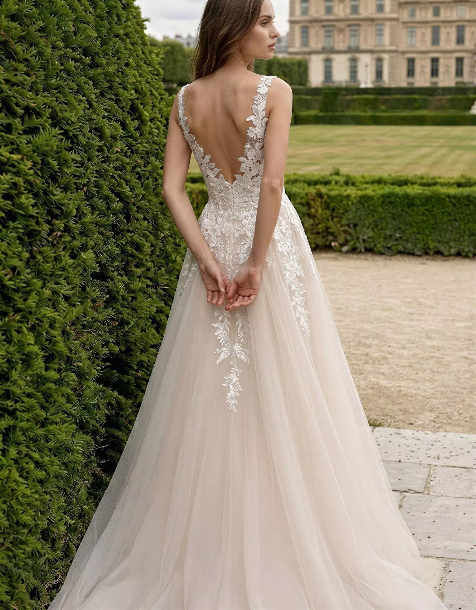 vestido-novia-polina-atelieressential-encaje-escoteenv-espaldaenv-atelierdebodas