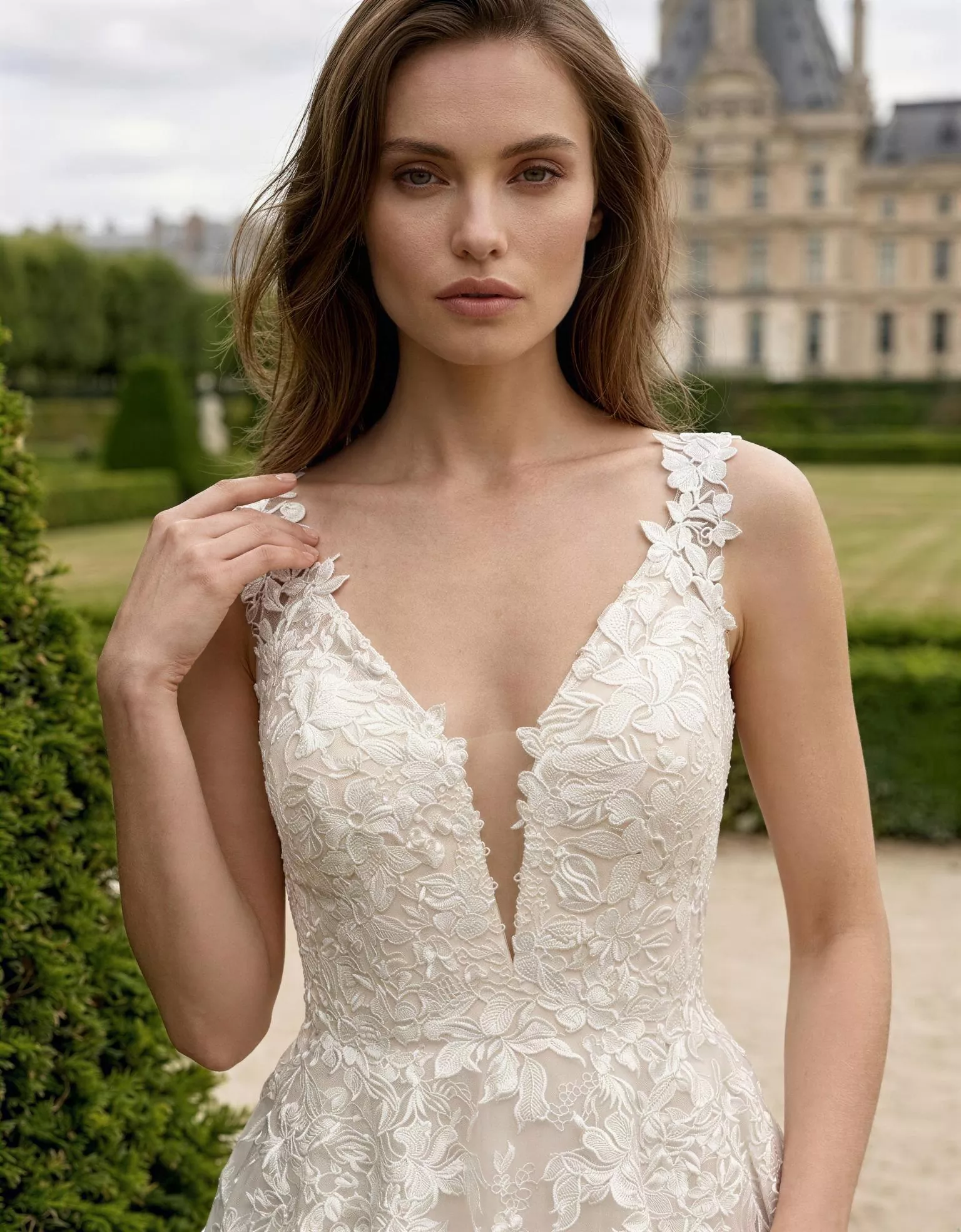 vestido-novia-polina-atelieressential-encaje-escoteenv-espaldaenv-detalle-atelierdebodas