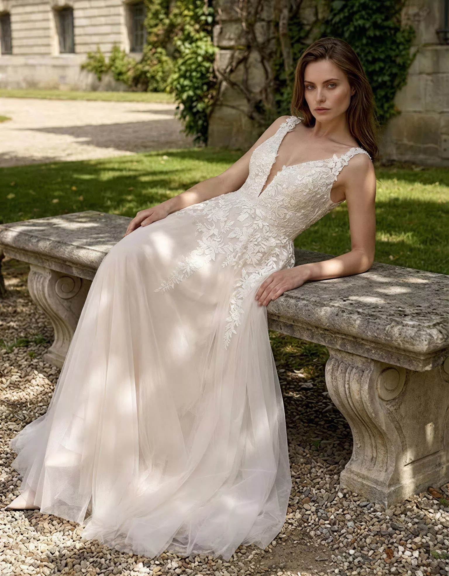 vestido-novia-polina-atelieressential-encaje-escoteenv-espaldaenv-editorial-atelierdebodas