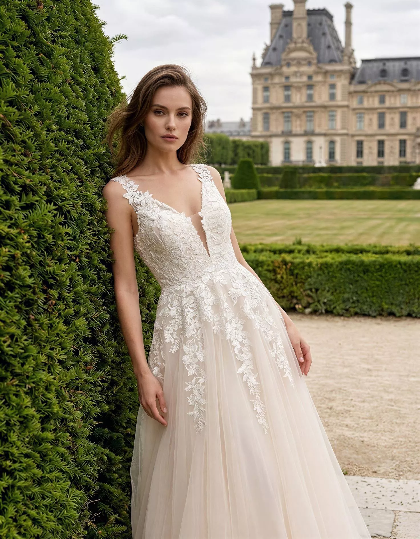 vestido-novia-polina-atelieressential-encaje-escoteenv-espaldaenv-frente-atelierdebodas