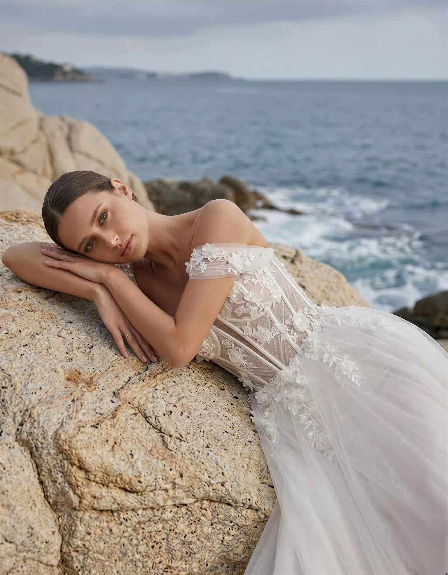 vestido-novia-rosella-atelierboheme-encaje-escoteenv-espaldacorsé-atelierdebodas