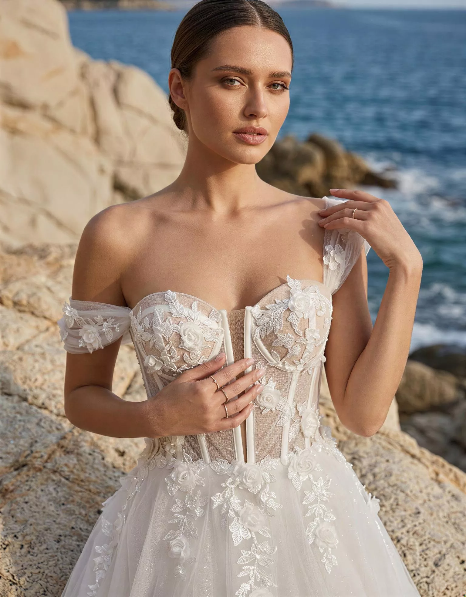 vestido-novia-rosella-atelierboheme-encaje-escoteenv-espaldacorsé-detalle-atelierdebodas