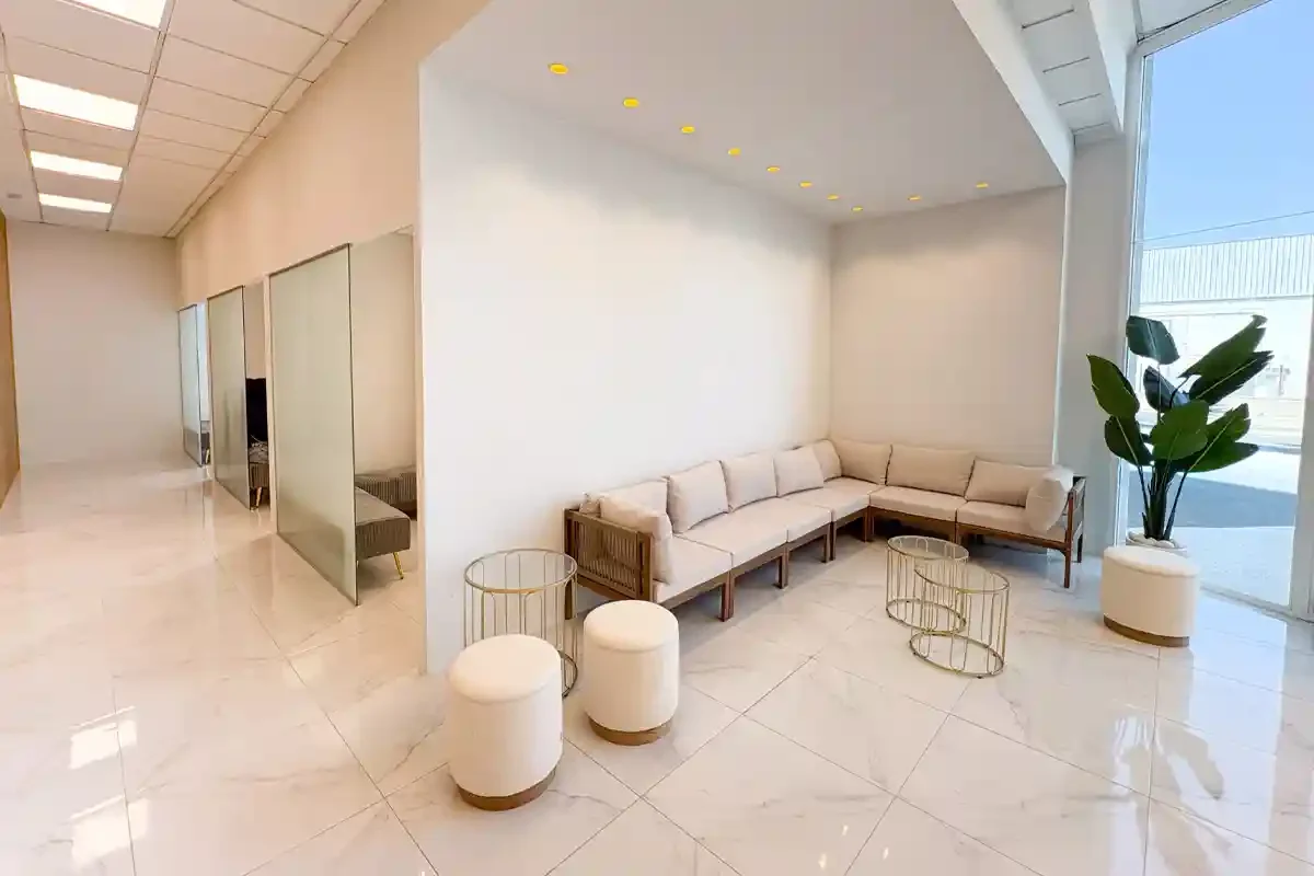 espacio-amplio-probador-trajes-novia